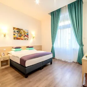 4* Aparthotel Global